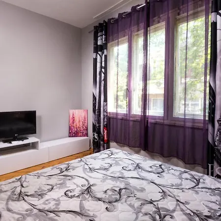 New Reni - With Parking In The Center Apartment *