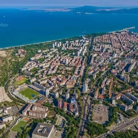 New Reni - With Parking In The Center Apartment *