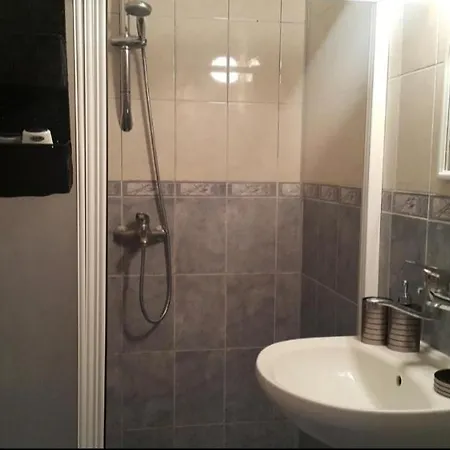 New Reni - With Parking In The Center Appartement