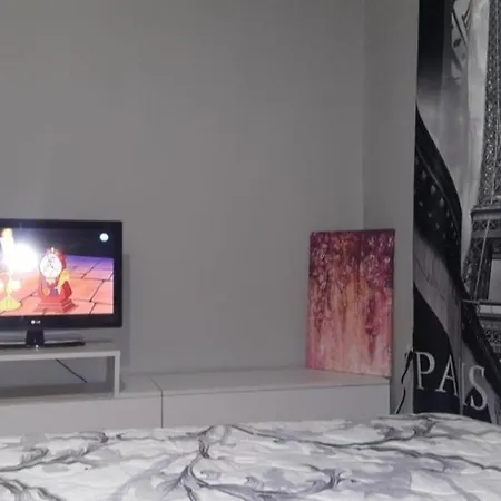 New Reni - With Parking In The Center Appartement *
