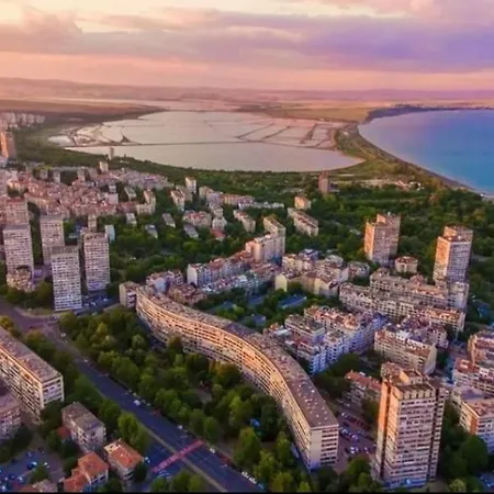 New Reni - With Parking In The Center *